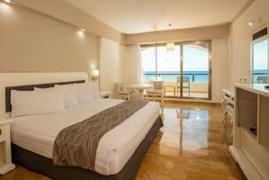 hotels to disconnect alone cancun Golden Parnassus All Inclusive Resort & Spa