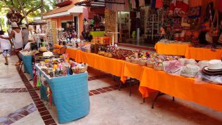 flea market cancun Mercado 28