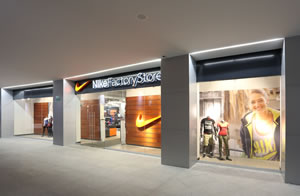 tiendas para comprar new play cancun Nike Factory Store Cancún